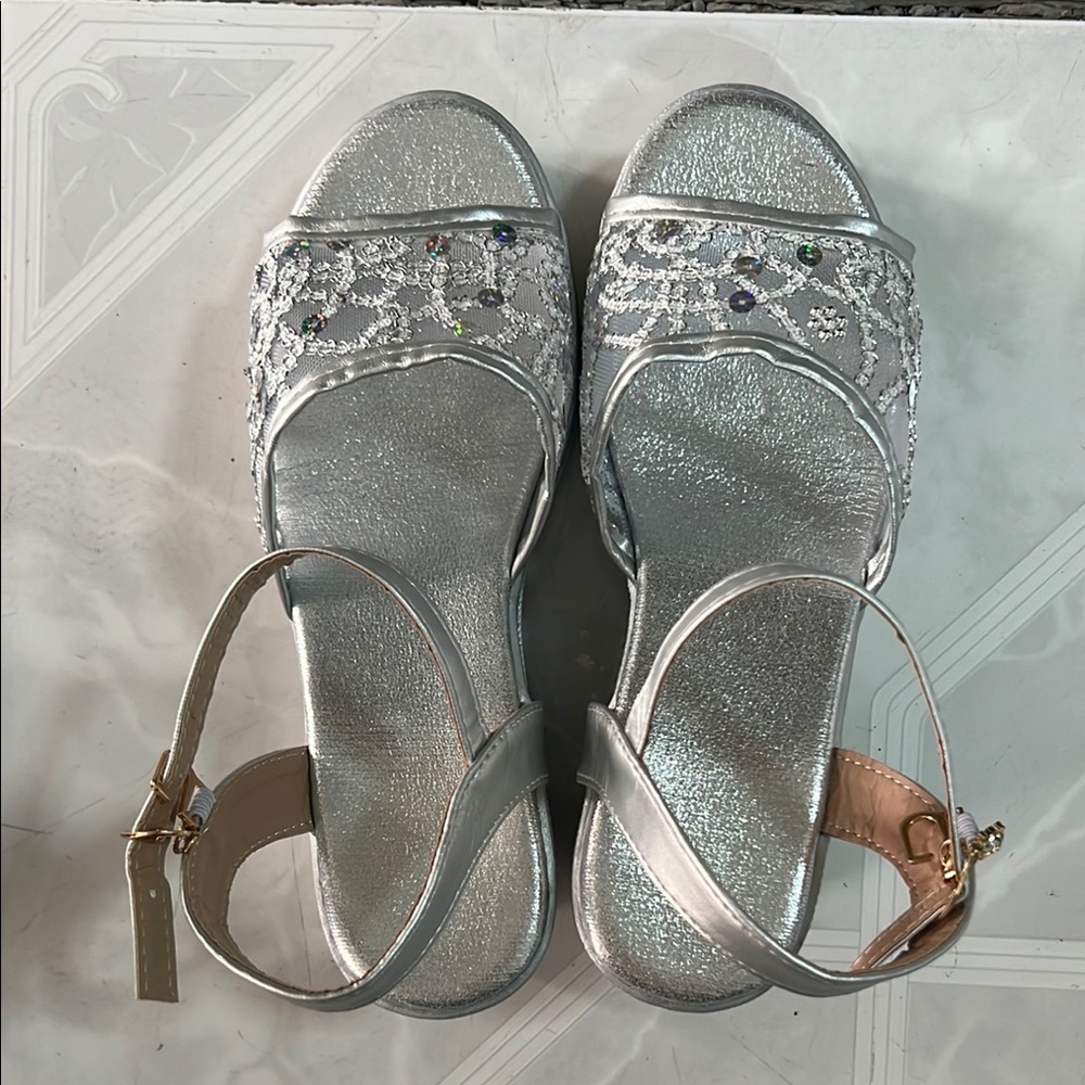 Elegant Silver Women's Sandals light Weight